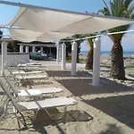 Umbrella מלון דירות קאבוס